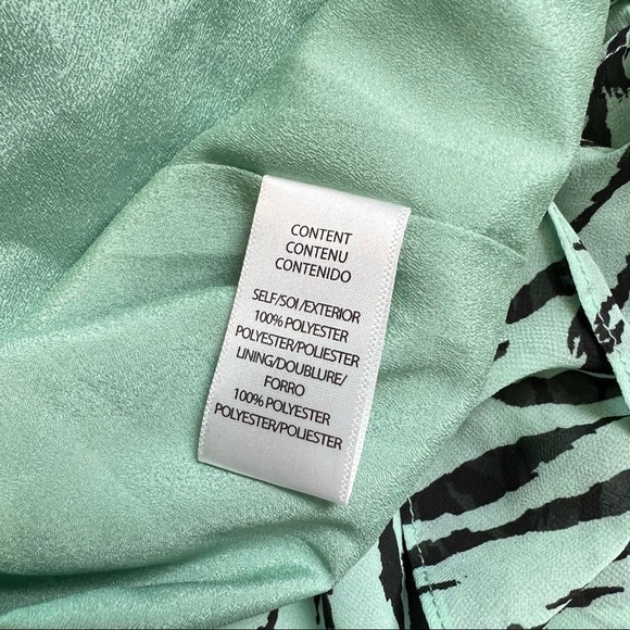 NEW WAYF Maxi Dress Ruffle Tier Flutter Sleeve Animal Print Summer Wedding Sz XS - Picture 8 of 9